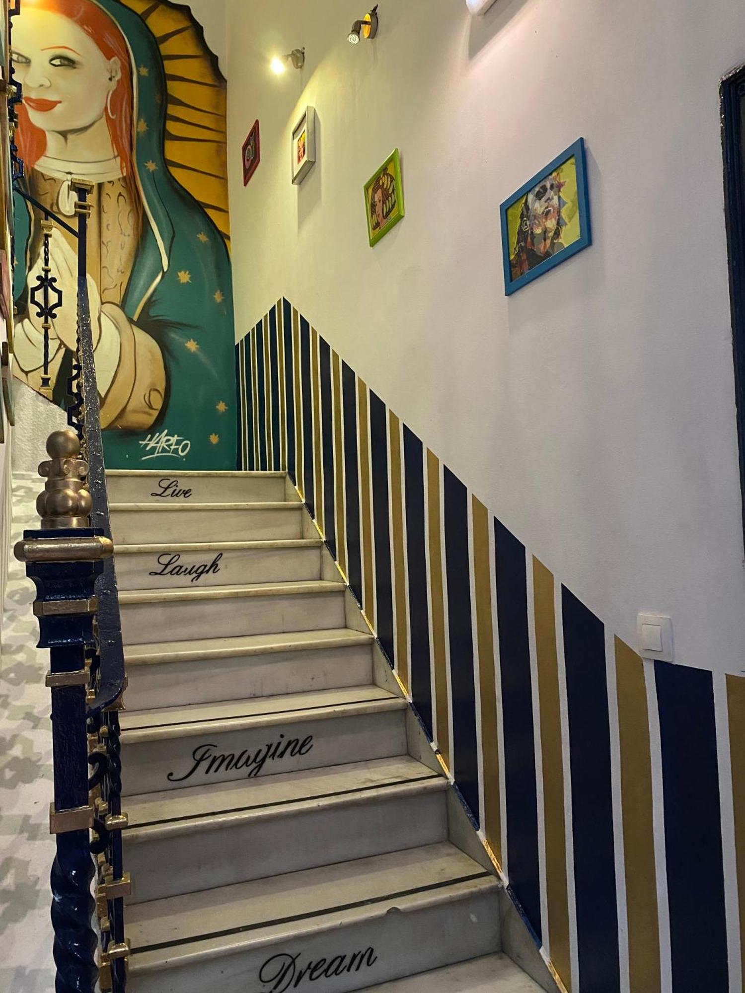 Sevilla Kitsch Hostel Art Dış mekan fotoğraf